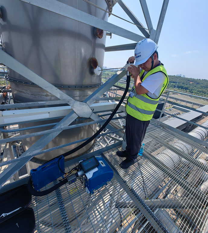 配合湖北環(huán)境監(jiān)測站進(jìn)行非甲烷總烴項目現(xiàn)場測試